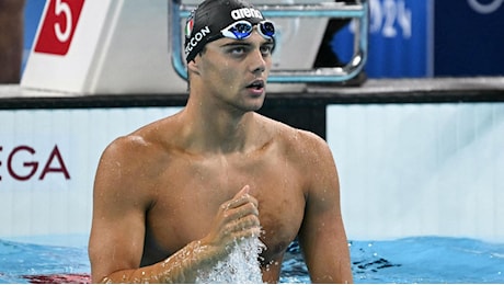 Thomas Ceccon trionfa nei 100 dorso: il secondo oro dell’Italia arriva ancora dal nuoto