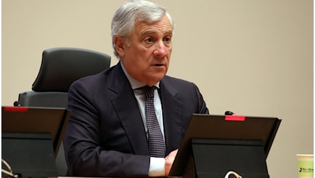 La base italiana dell'Unifil in Libano colpita da otto razzi, cinque soldati in osservazione: parla Tajani