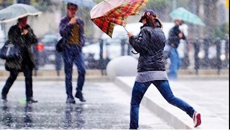 Previsioni meteo, maltempo in tutta Italia: piogge, venti forti e neve in pianura