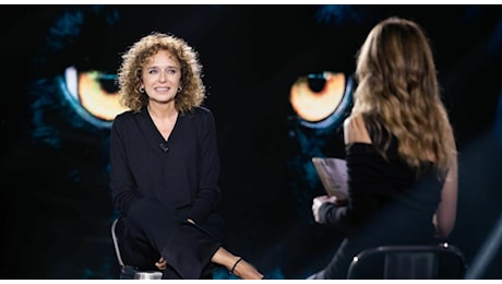 Valeria Golino a Belve, gli spoiler: «Scamarcio? È un attore molto bravo. Le droghe psichedeliche sono interessanti. Perdere mio figlio il dolore peggiore»