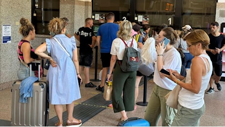 Tavolo solo sugli aeroporti, Salvini ignora i treni in tilt: anche ad agosto viaggi lenti