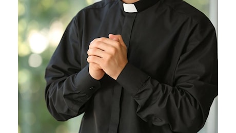 Sacerdote arrestato nel Bresciano: è accusato di violenza sessuale su minori · LaC News24