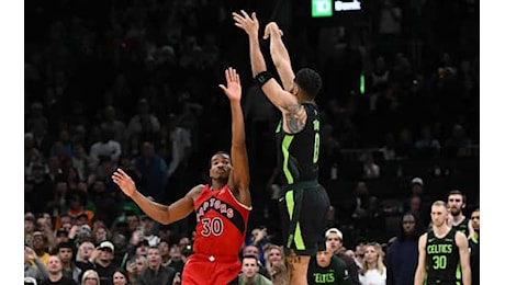 NBA, il buzzer beater di Jayson Tatum spinge i Boston Celtics contro Toronto. VIDEO