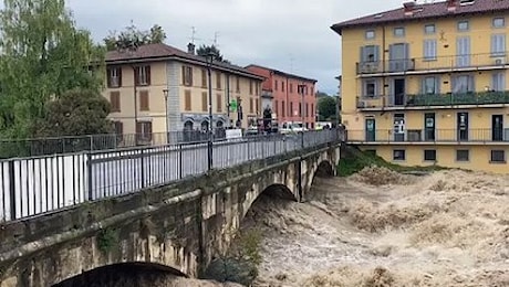 Maltempo a Bergamo, la violenza del fiume Serio a Seriate