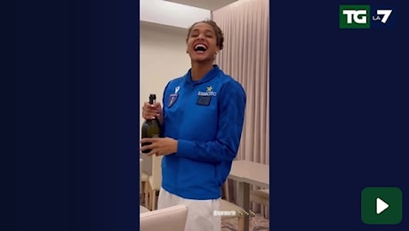 Curtis, dopo il record nello stile libero, festeggia una nuova vittoria: il video