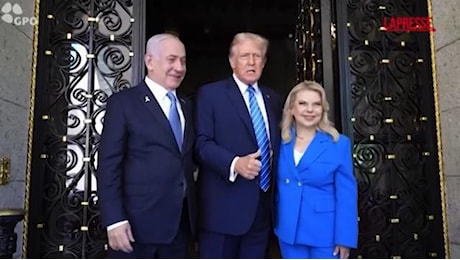 Usa, l'arrivo di Netanyahu da Trump a Mar-a-Lago: l'accoglienza davanti ai giornalisti