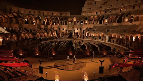 Turisti-gladiatori al Colosseo, l'assessore Smeriglio: «Airbnb rinunci e dimostri amore per Roma»