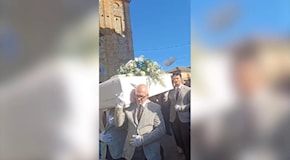 L'ultimo saluto a Thomas Luciani, decine di ragazzi ai funerali del sedicenne ucciso a Pescara