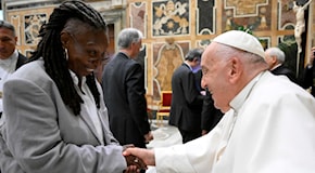Il Papa riceve i comici di tutto il mondo: “Portate il sorriso in mezzo a notizie cupe”