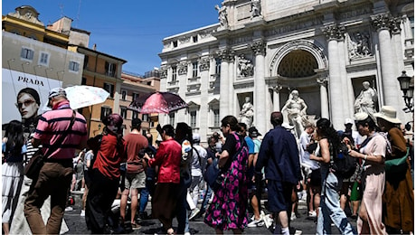 Contagi Covid aumentati in una settimana nel Lazio, è l'ondata estiva? L'allerta degli esperti su sintomi