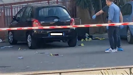 Crotone, poliziotto spara a un giovane e lo uccide: l'agente aggredito è gravissimo