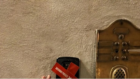 Firenze, blitz contro gli affitti brevi: coperte le keybox degli airbnb di decine di palazzi del centro. Funaro: «Prenderemo provvedimenti, non è una bella immagine»