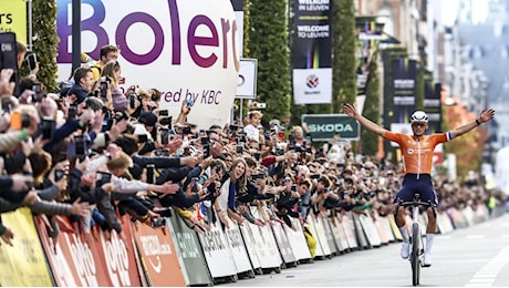 Van der Poel, tutto quello che corre diventa oro. La magia di un triplo campione del mondo