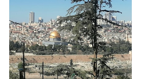 Terra Santa: mons. Shomali (patriarcato latino), “da Israele circa 4.000 permessi natalizi ai palestinesi cristiani della Cisgiordania”