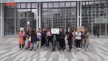 Francia, al via il processo contro Depardieu per violenza sessuale: manifestazione fuori dal Tribunale