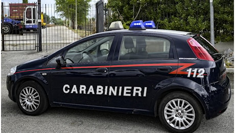 18enne accerchiato e picchiato dopo aver difeso un amico a Sorrento vicino Napoli: arrestati sei giovani